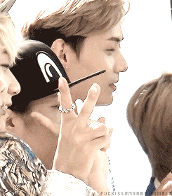 tumblr_msgt6sFO4X1szvndfo1_250.gif